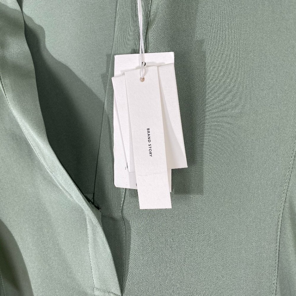 FLASH SALE! HP💕 Vince Silk Placket V-neck  Blouse - Picture 4 of 8